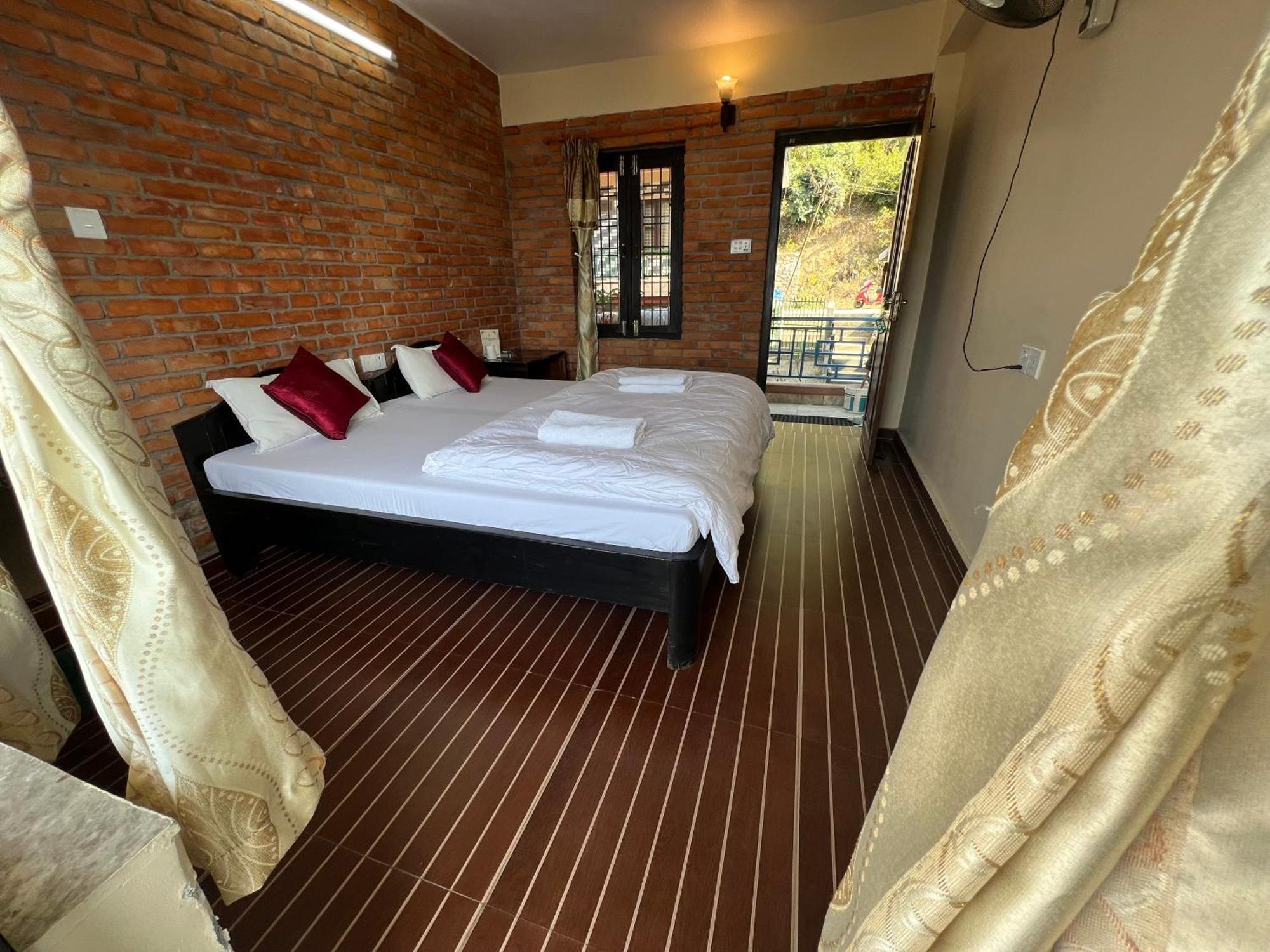 פוקהרה Little Pilgrim Family Lodge מראה חיצוני תמונה