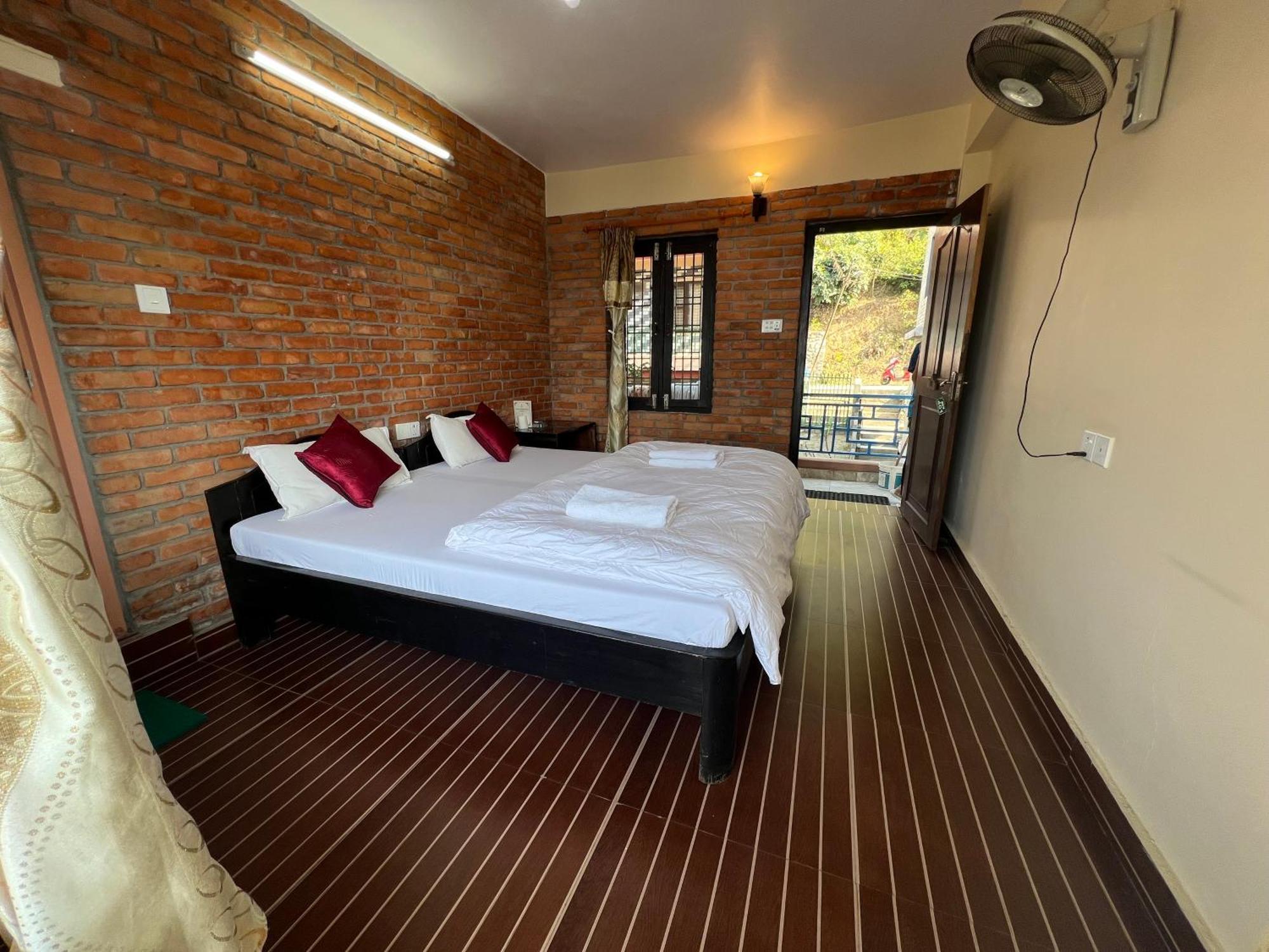 פוקהרה Little Pilgrim Family Lodge מראה חיצוני תמונה