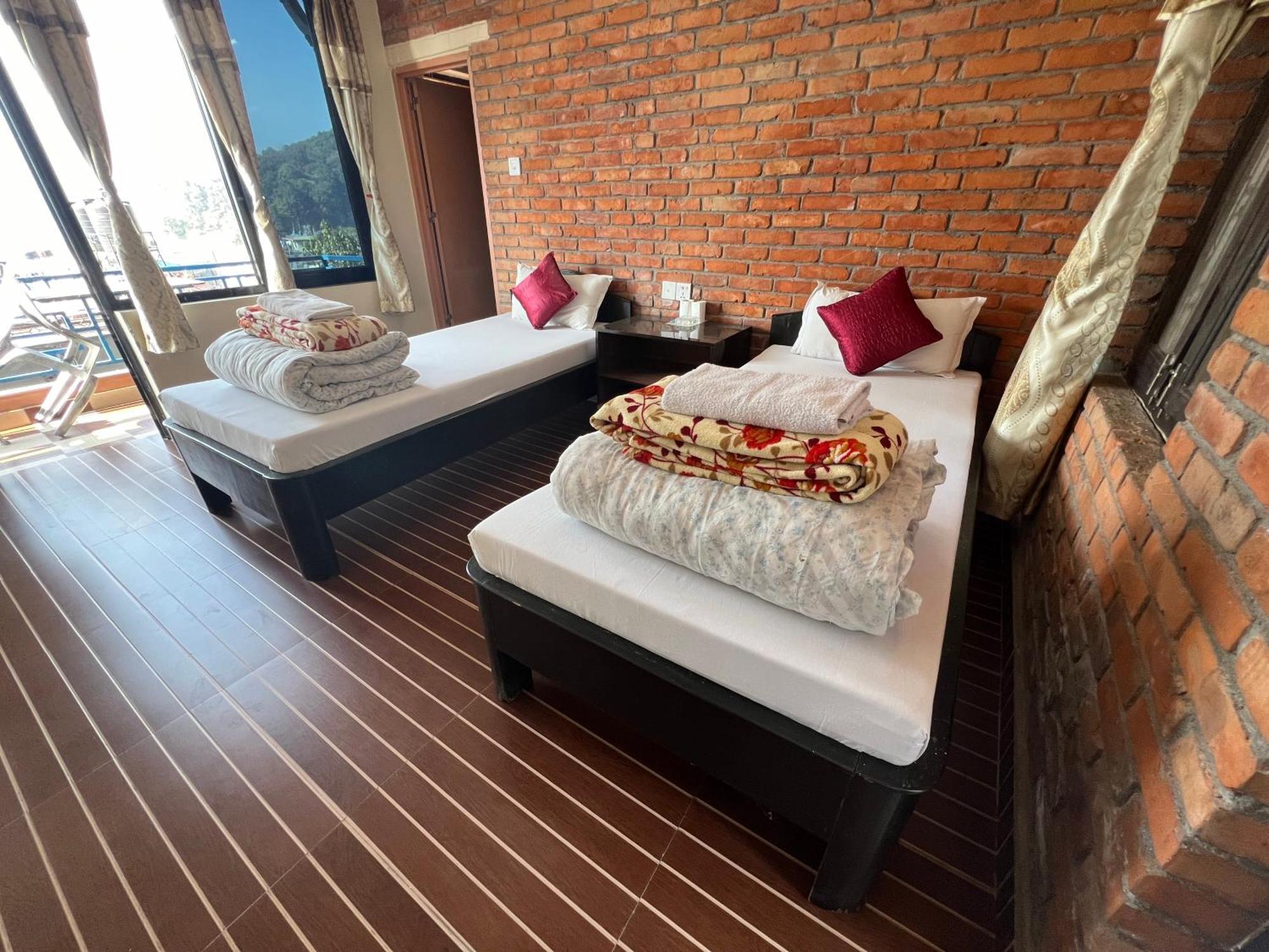 פוקהרה Little Pilgrim Family Lodge מראה חיצוני תמונה