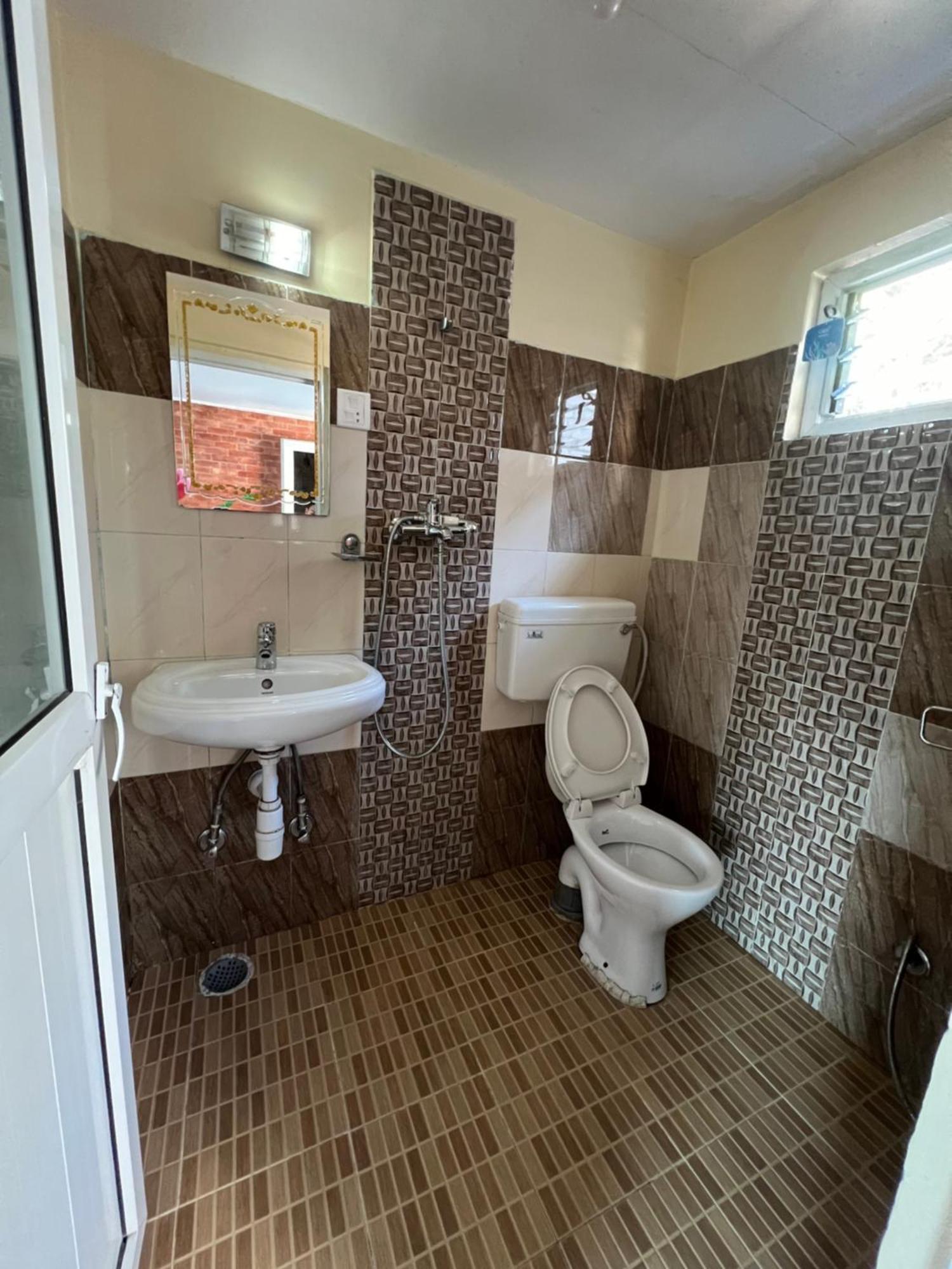פוקהרה Little Pilgrim Family Lodge מראה חיצוני תמונה